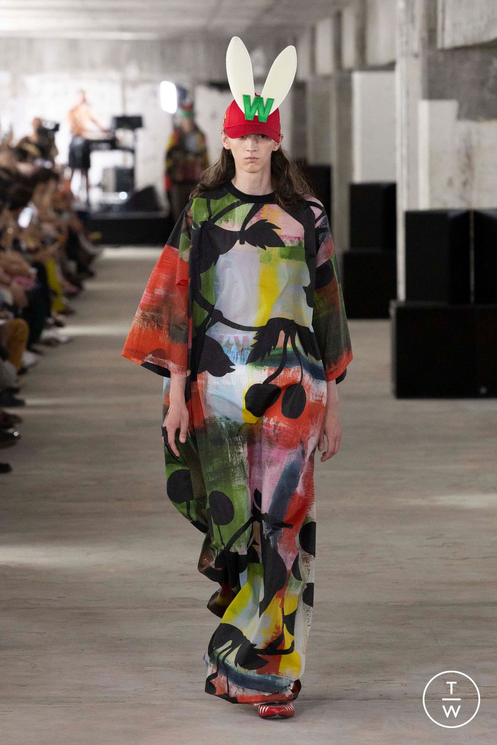 Fashion Week Paris Spring/Summer 2024 look 30 de la collection Walter Van Beirendonck menswear