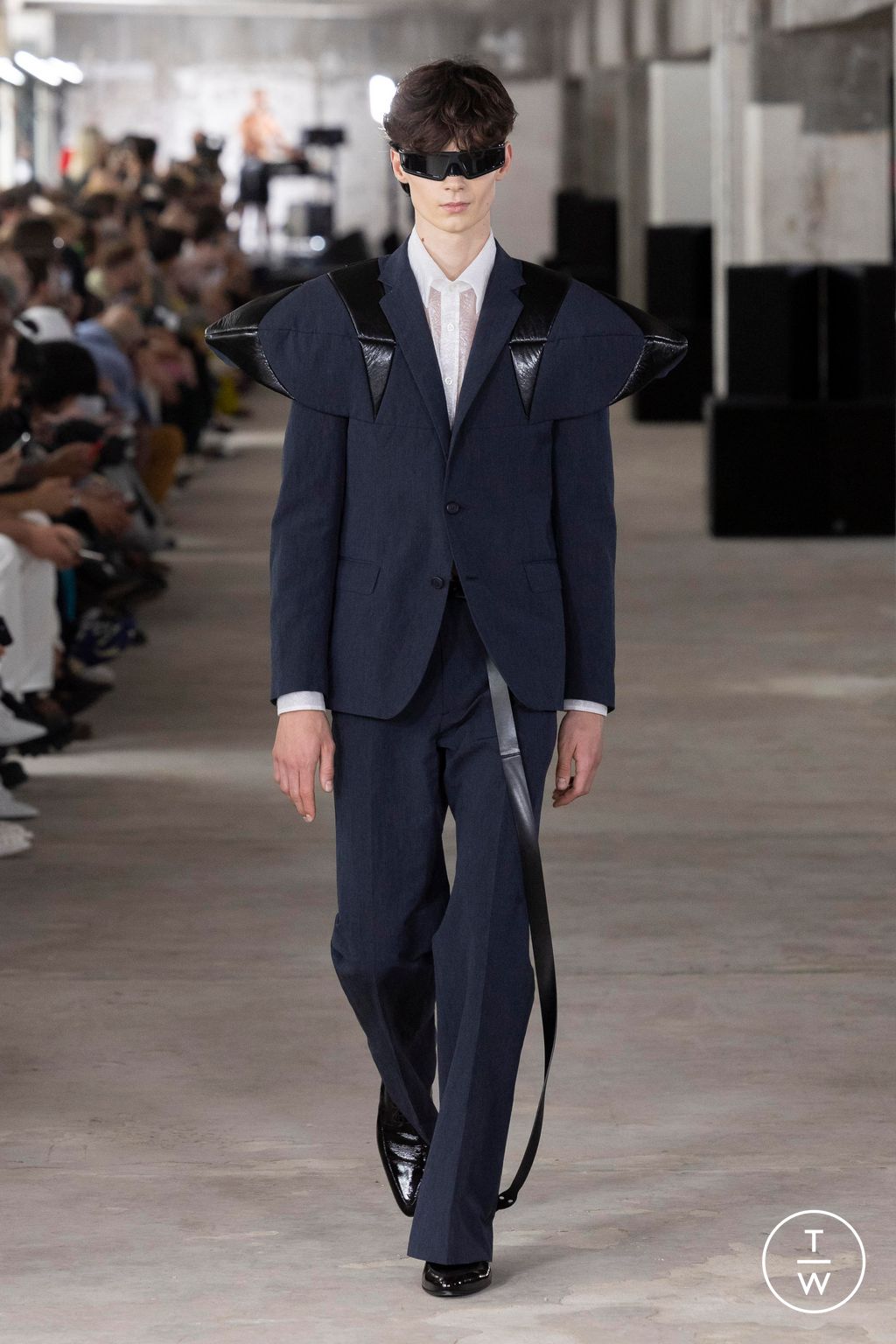 Fashion Week Paris Spring/Summer 2024 look 32 from the Walter Van Beirendonck collection 男装