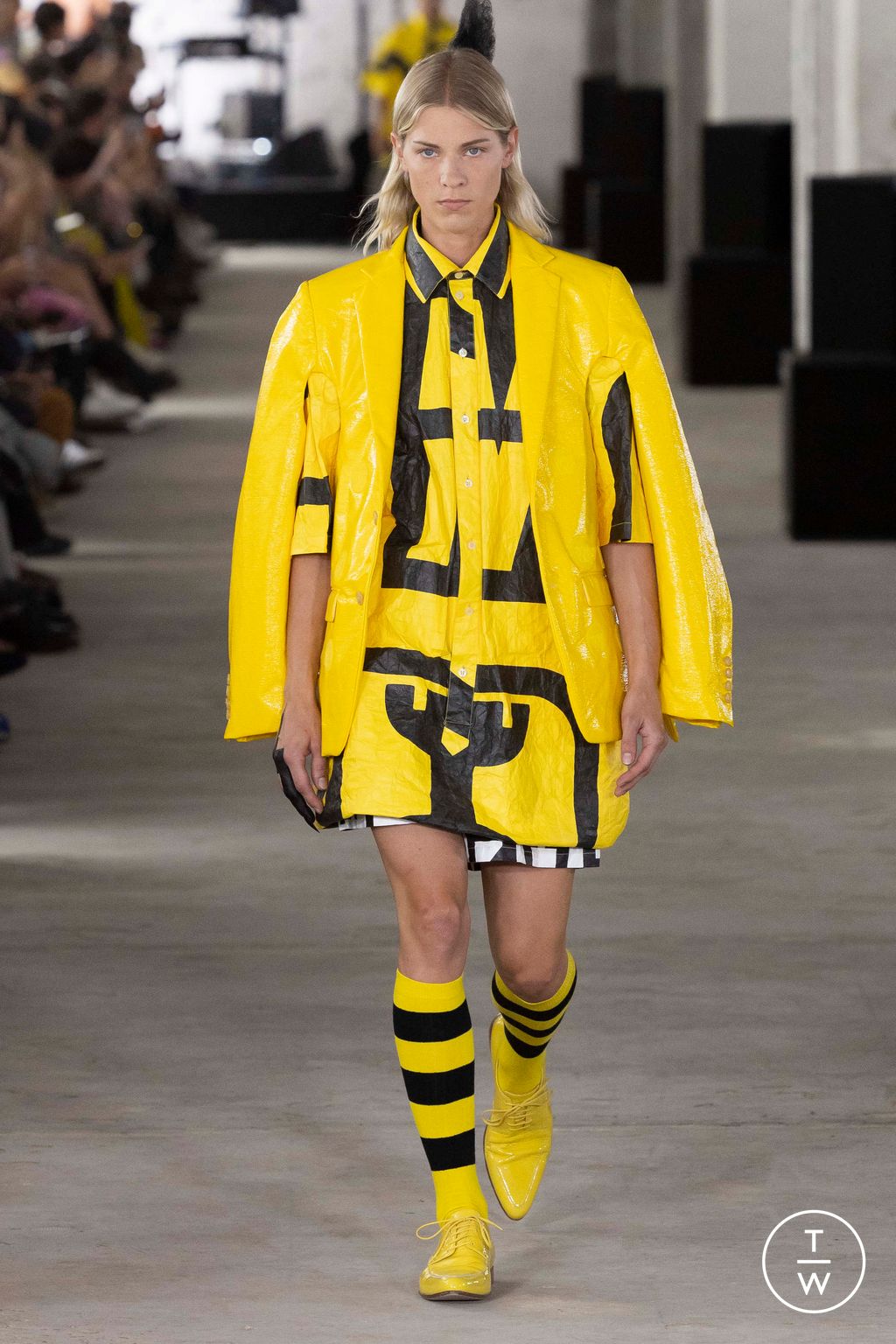 Fashion Week Paris Spring/Summer 2024 look 39 from the Walter Van Beirendonck collection 男装