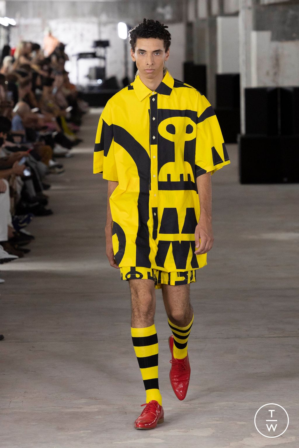 Fashion Week Paris Spring/Summer 2024 look 40 from the Walter Van Beirendonck collection 男装