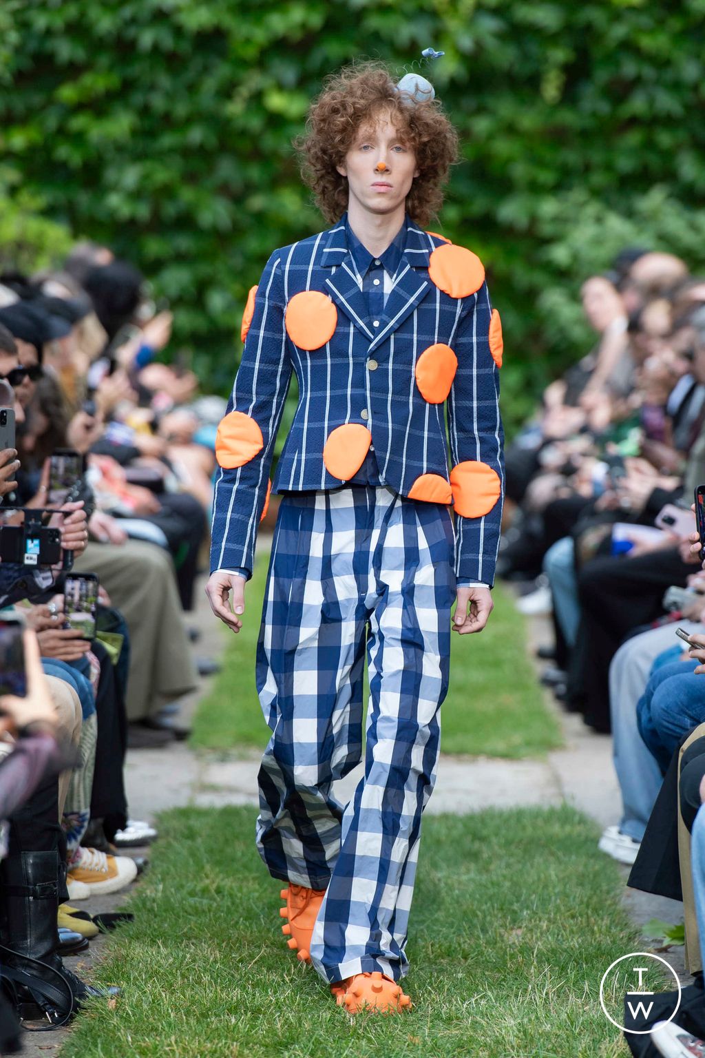 Fashion Week Paris Spring-Summer 2025 look 1 from the Walter Van Beirendonck collection menswear