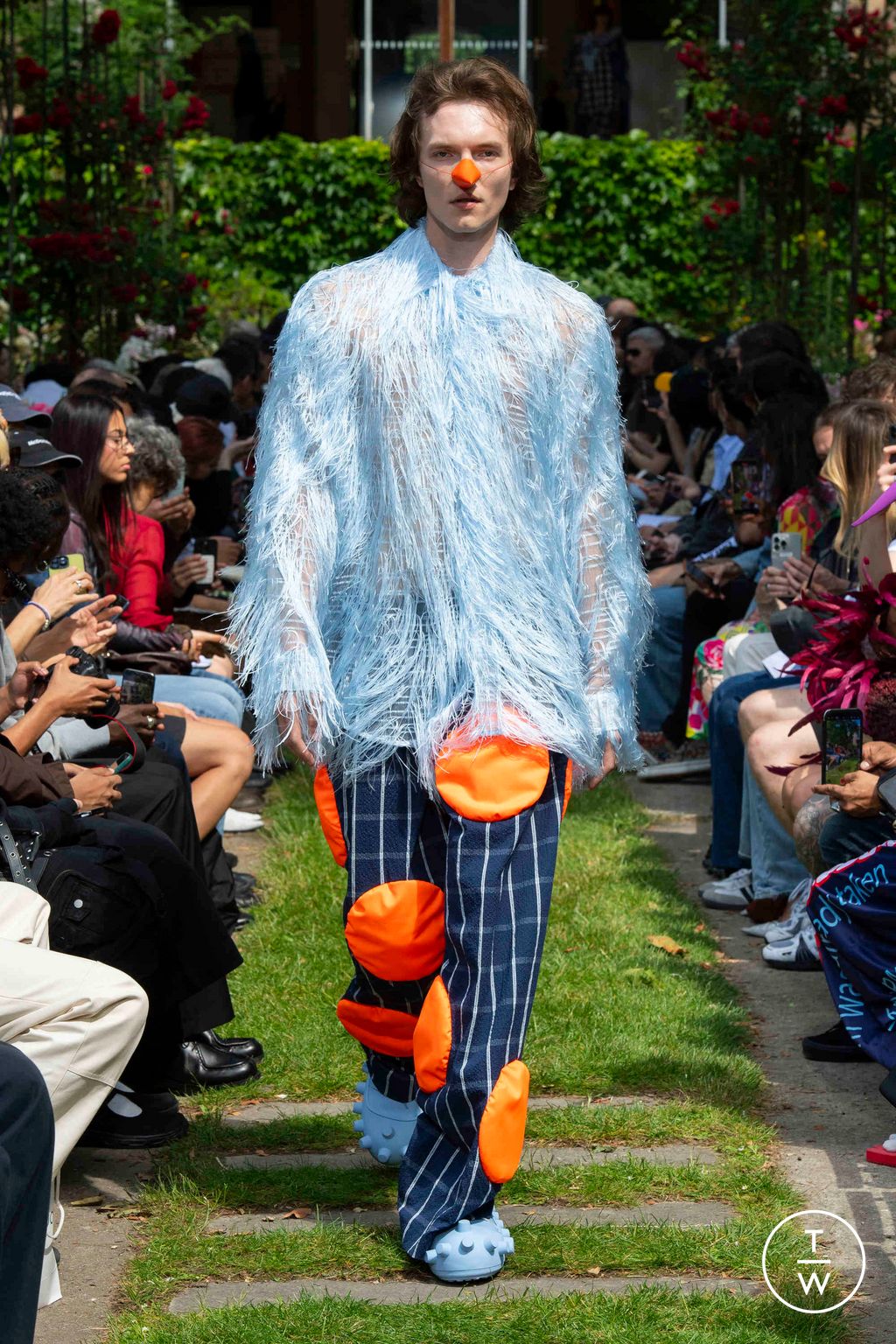 Fashion Week Paris Spring-Summer 2025 look 6 from the Walter Van Beirendonck collection 男装