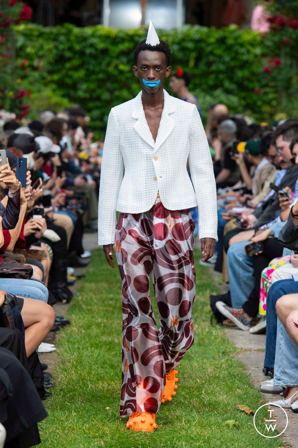 Fashion Week Paris Spring/Summer 2025 look 14 from the Walter Van Beirendonck collection menswear