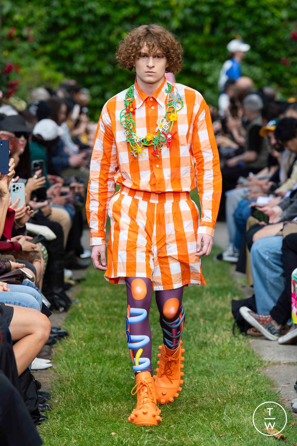 Fashion Week Paris Spring-Summer 2025 look 15 from the Walter Van Beirendonck collection menswear