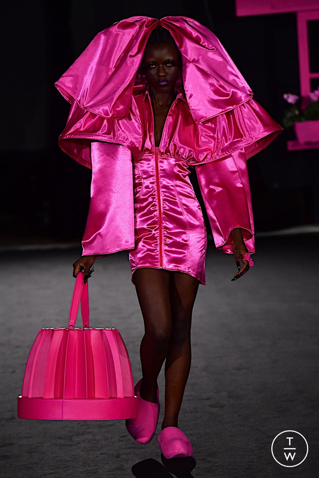 Fashion Week Paris Spring/Summer 2022 look 3 from the WEINSANTO collection womenswear