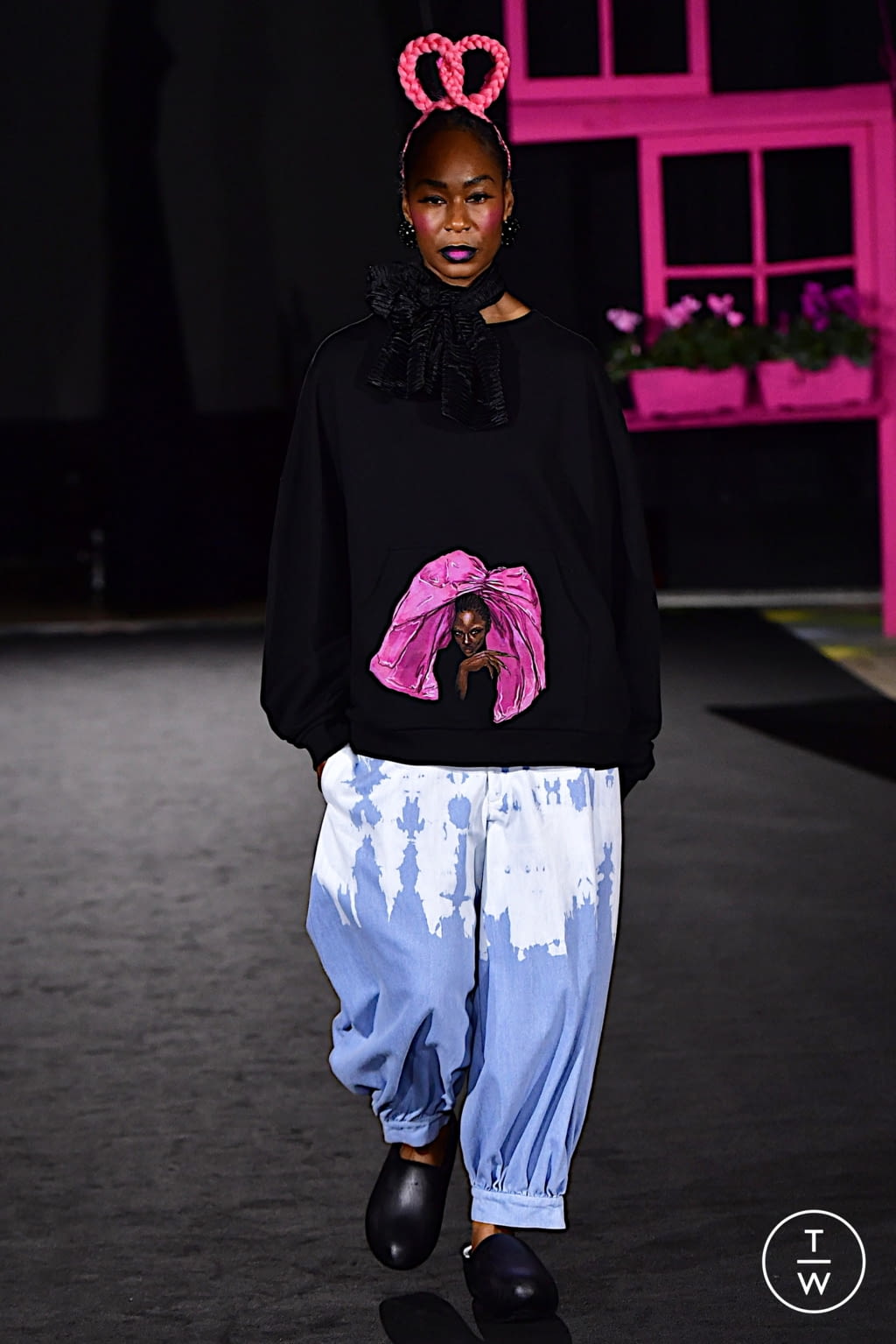 Fashion Week Paris Spring/Summer 2022 look 11 from the WEINSANTO collection womenswear
