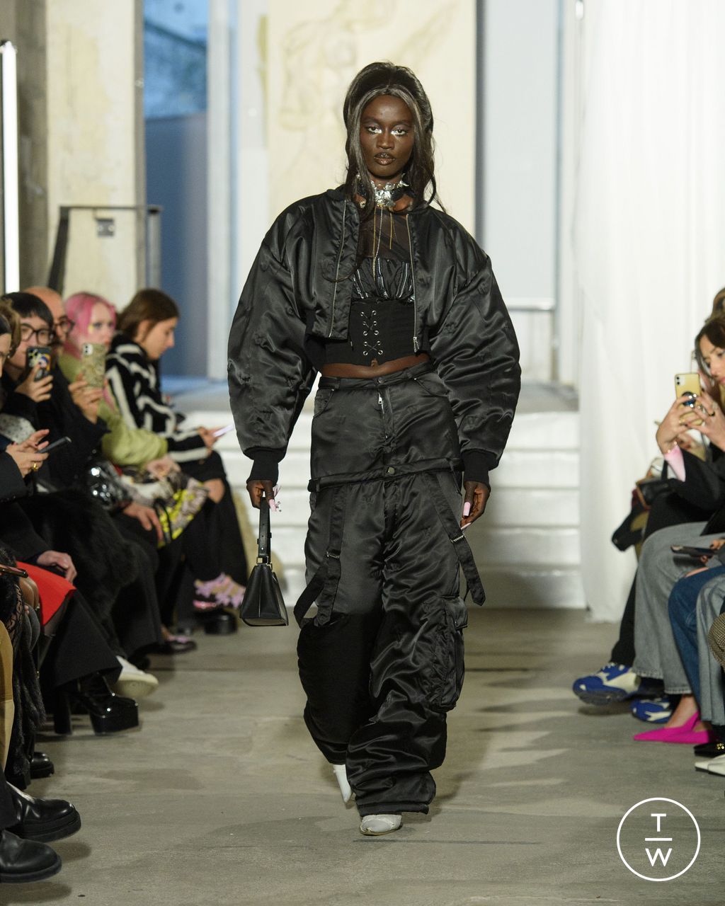 Fashion Week Paris Fall/Winter 2023 look 17 from the WEINSANTO collection 女装