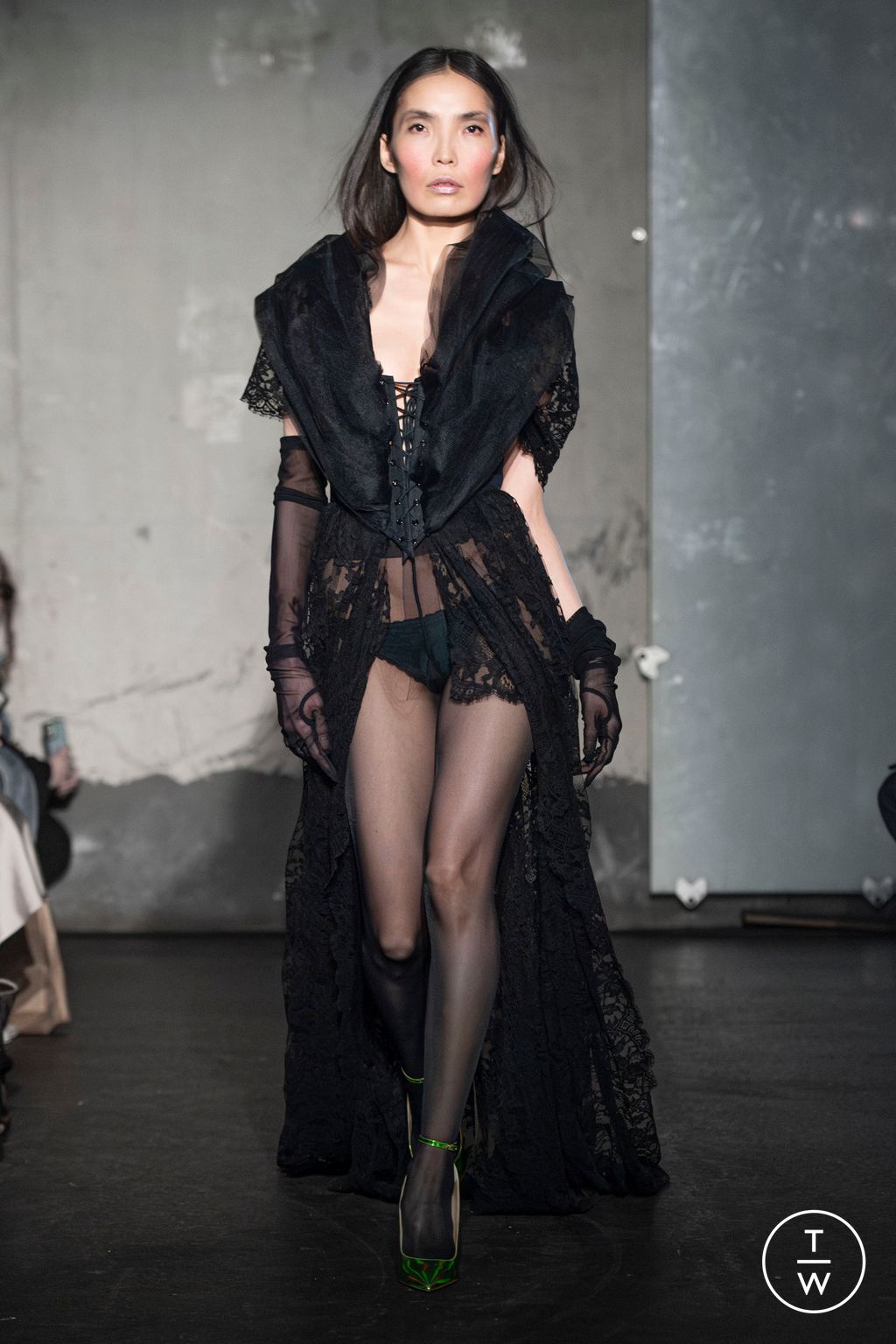 Fashion Week Paris Fall/Winter 2024 look 2 from the WEINSANTO collection womenswear