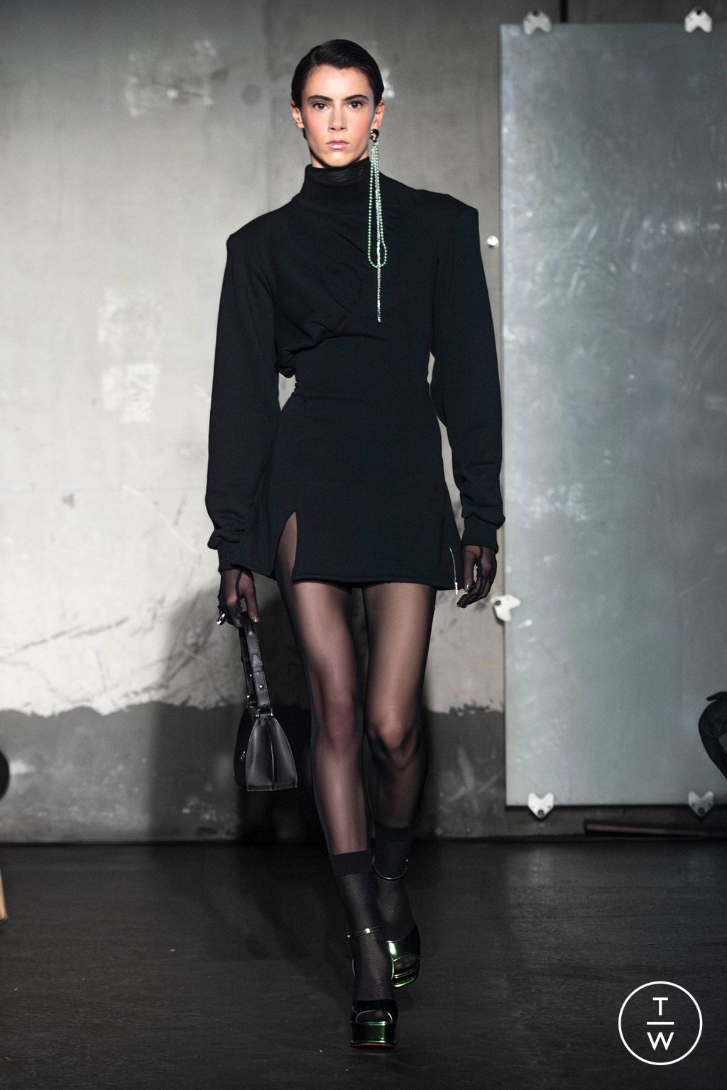 Fashion Week Paris Fall/Winter 2024 look 3 de la collection WEINSANTO womenswear