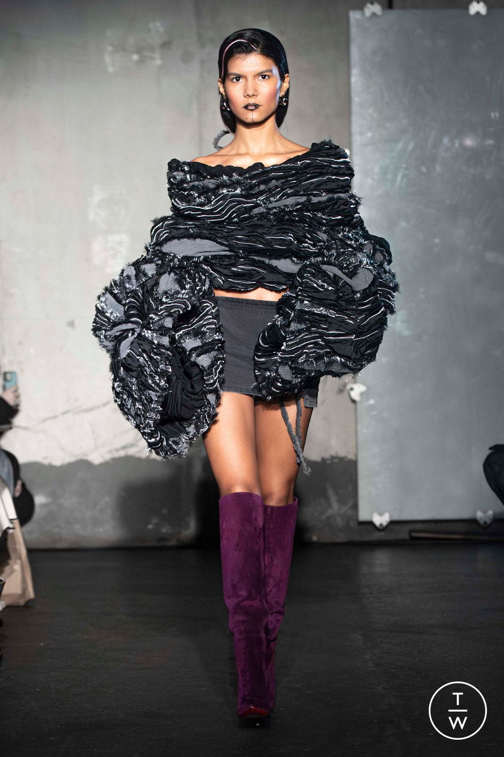 Fashion Week Paris Fall/Winter 2024 look 7 de la collection WEINSANTO womenswear