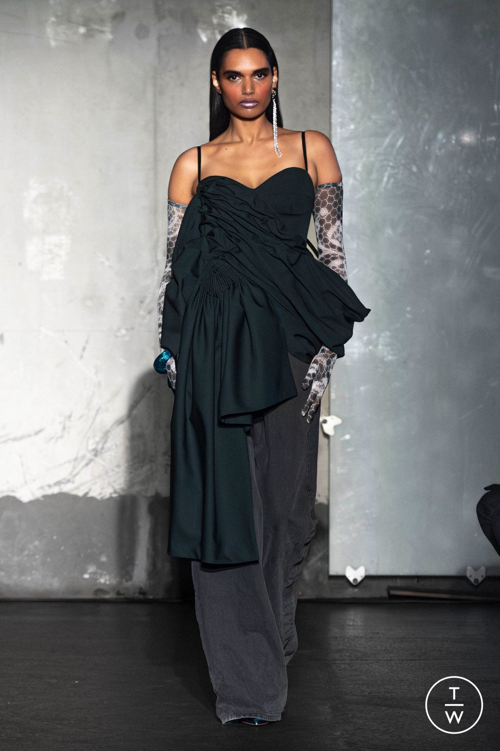 Fashion Week Paris Fall/Winter 2024 look 8 de la collection WEINSANTO womenswear