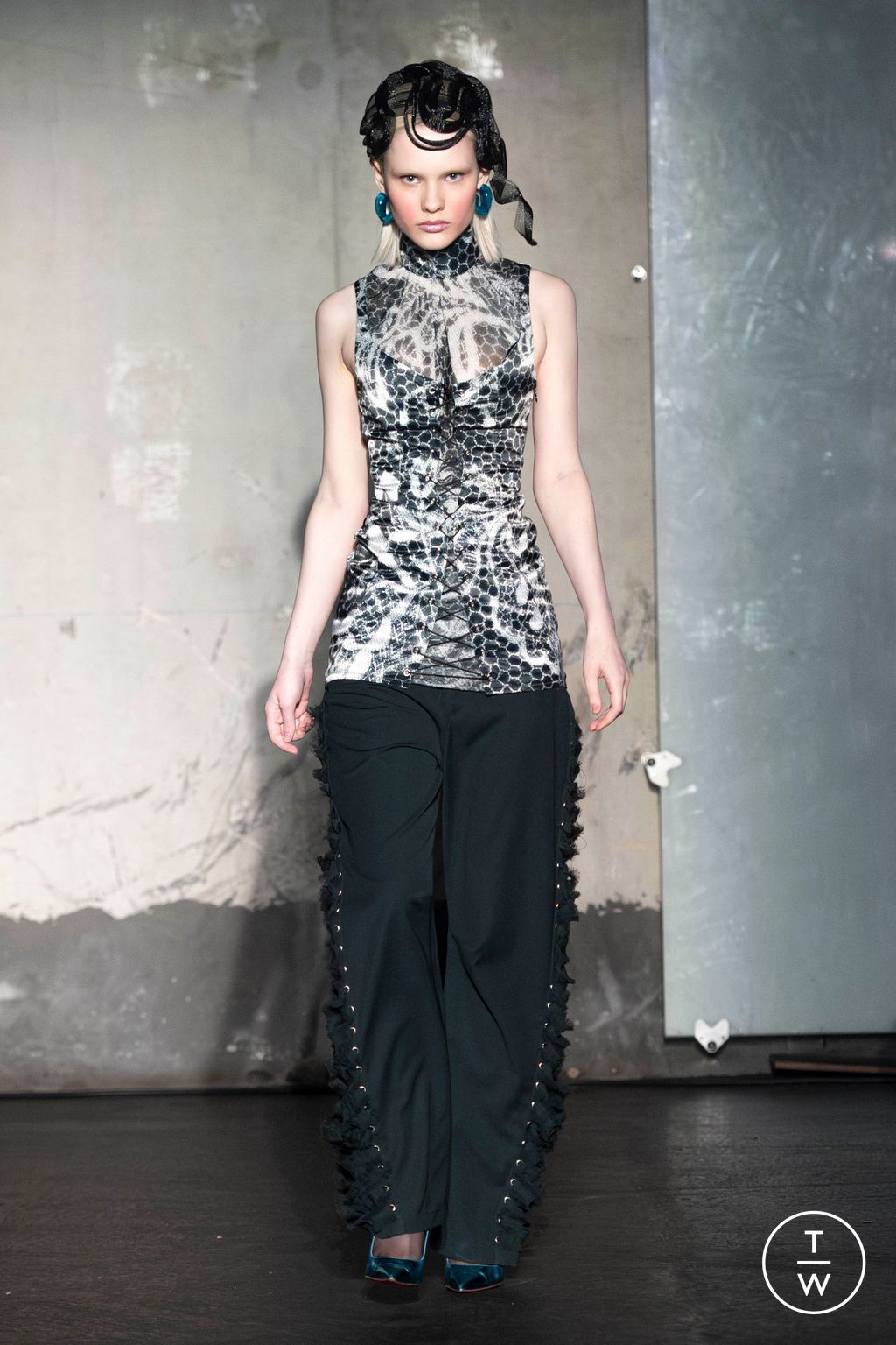 Fashion Week Paris Fall/Winter 2024 look 12 de la collection WEINSANTO womenswear