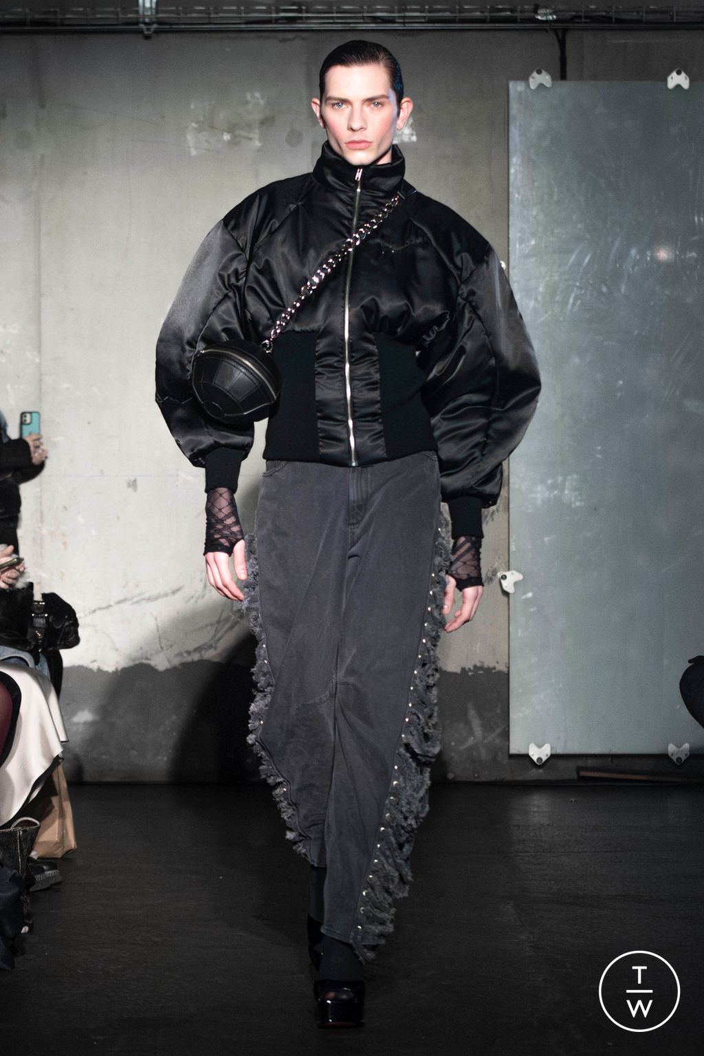 Fashion Week Paris Fall/Winter 2024 look 19 from the WEINSANTO collection 女装