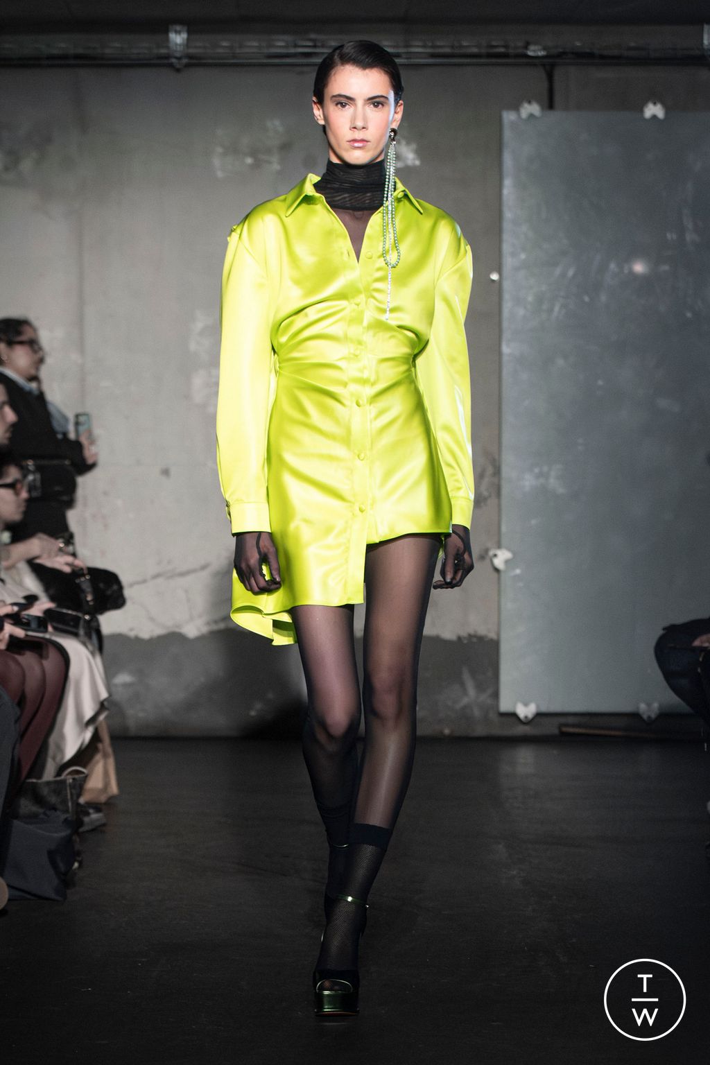 Fashion Week Paris Fall/Winter 2024 look 23 de la collection WEINSANTO womenswear