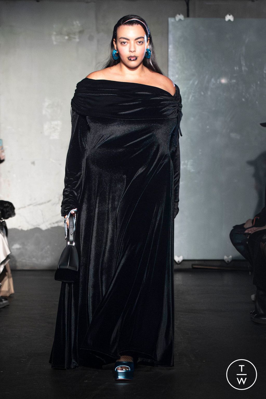 Fashion Week Paris Fall/Winter 2024 look 24 de la collection WEINSANTO womenswear