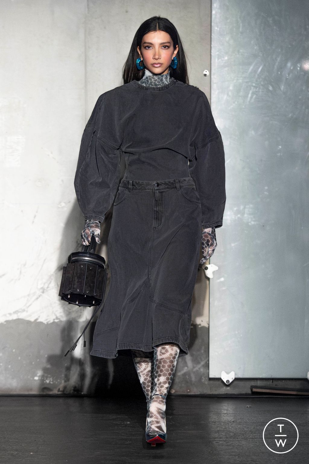 Fashion Week Paris Fall/Winter 2024 look 25 from the WEINSANTO collection womenswear
