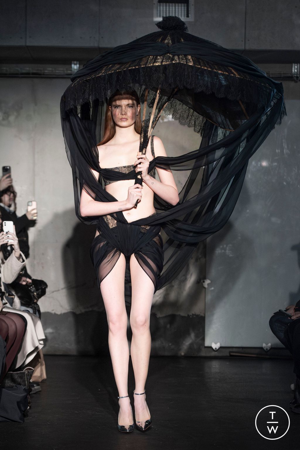 Fashion Week Paris Fall/Winter 2024 look 26 de la collection WEINSANTO womenswear