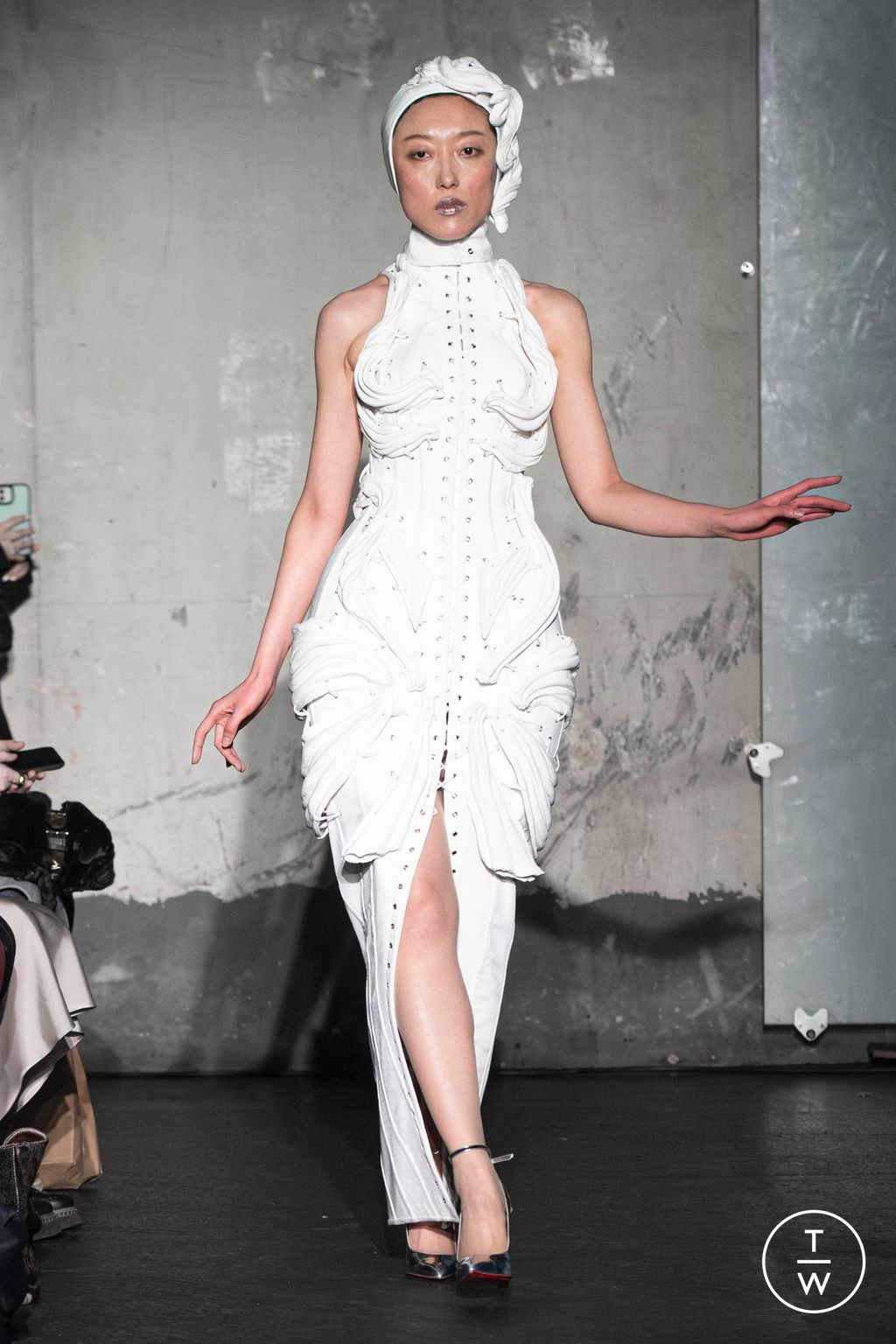 Fashion Week Paris Fall/Winter 2024 look 28 de la collection WEINSANTO womenswear