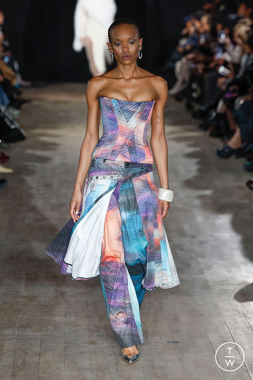 Fashion Week Paris Fall/Winter 2025 look 25 de la collection WEINSANTO womenswear