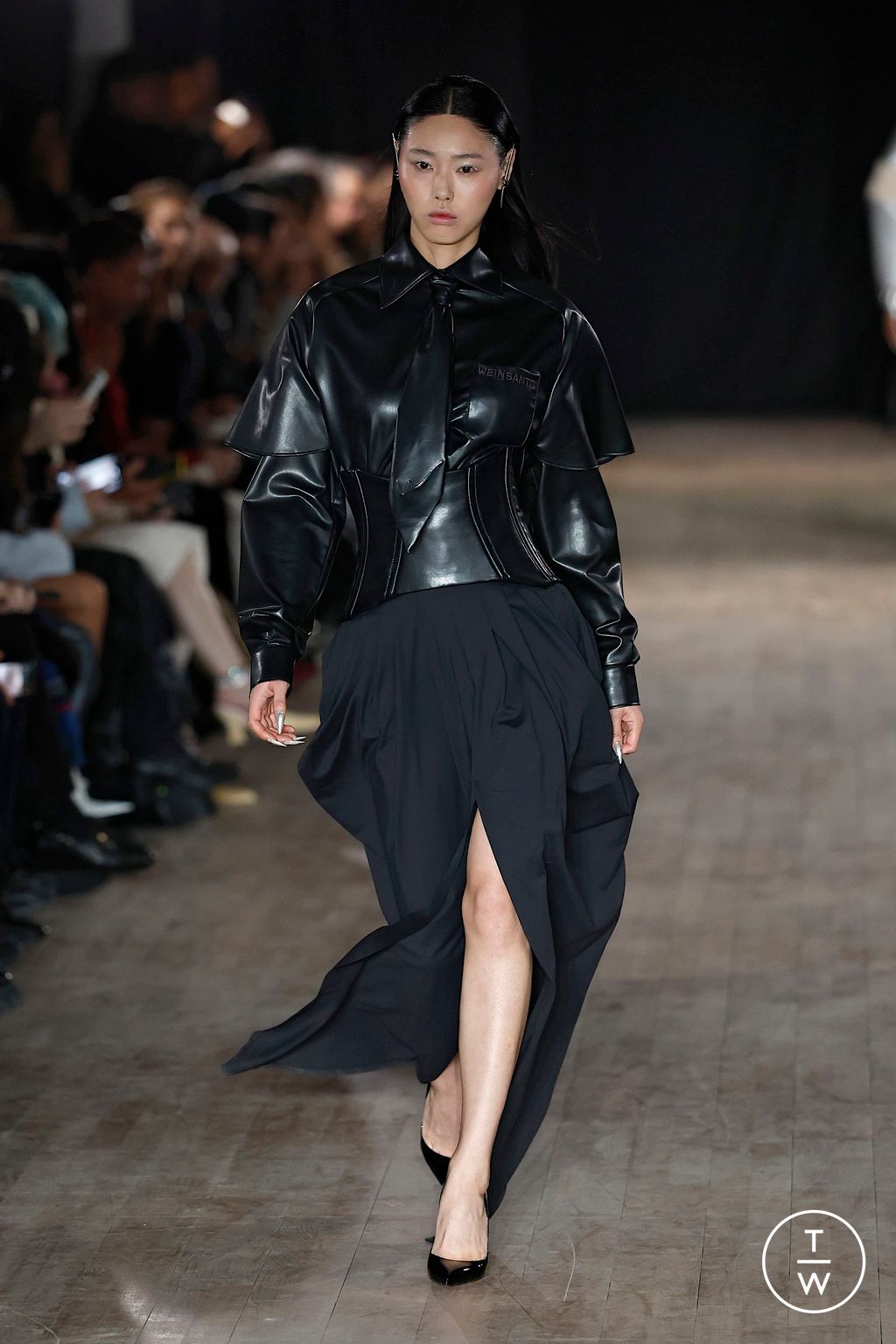 Fashion Week Paris Fall/Winter 2025 look 15 de la collection WEINSANTO womenswear