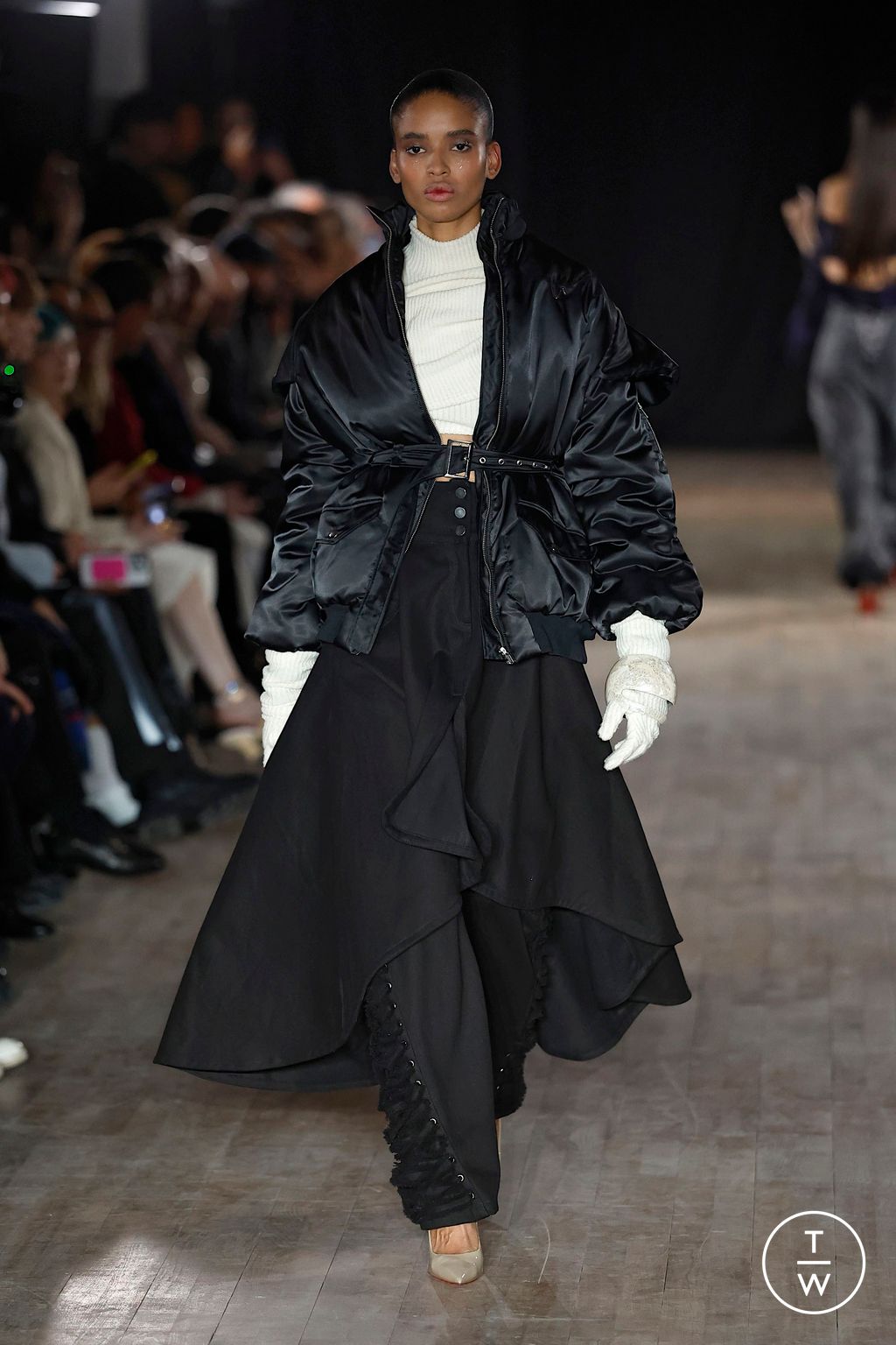 Fashion Week Paris Fall/Winter 2025 look 33 de la collection WEINSANTO womenswear