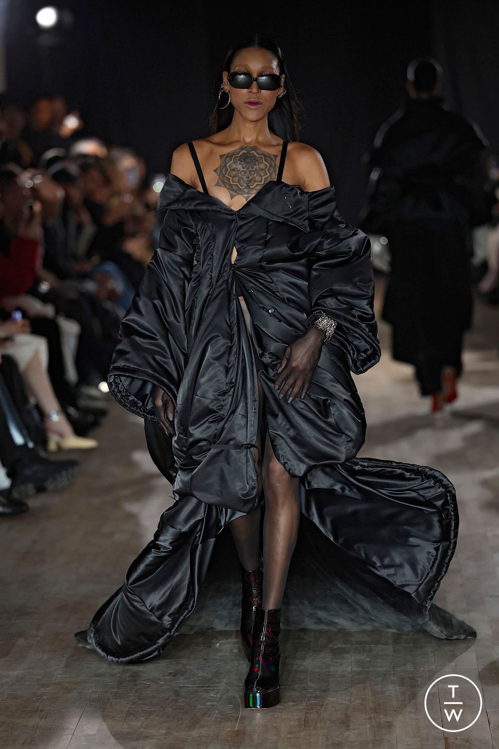 Fashion Week Paris Fall/Winter 2025 look 34 from the WEINSANTO collection womenswear