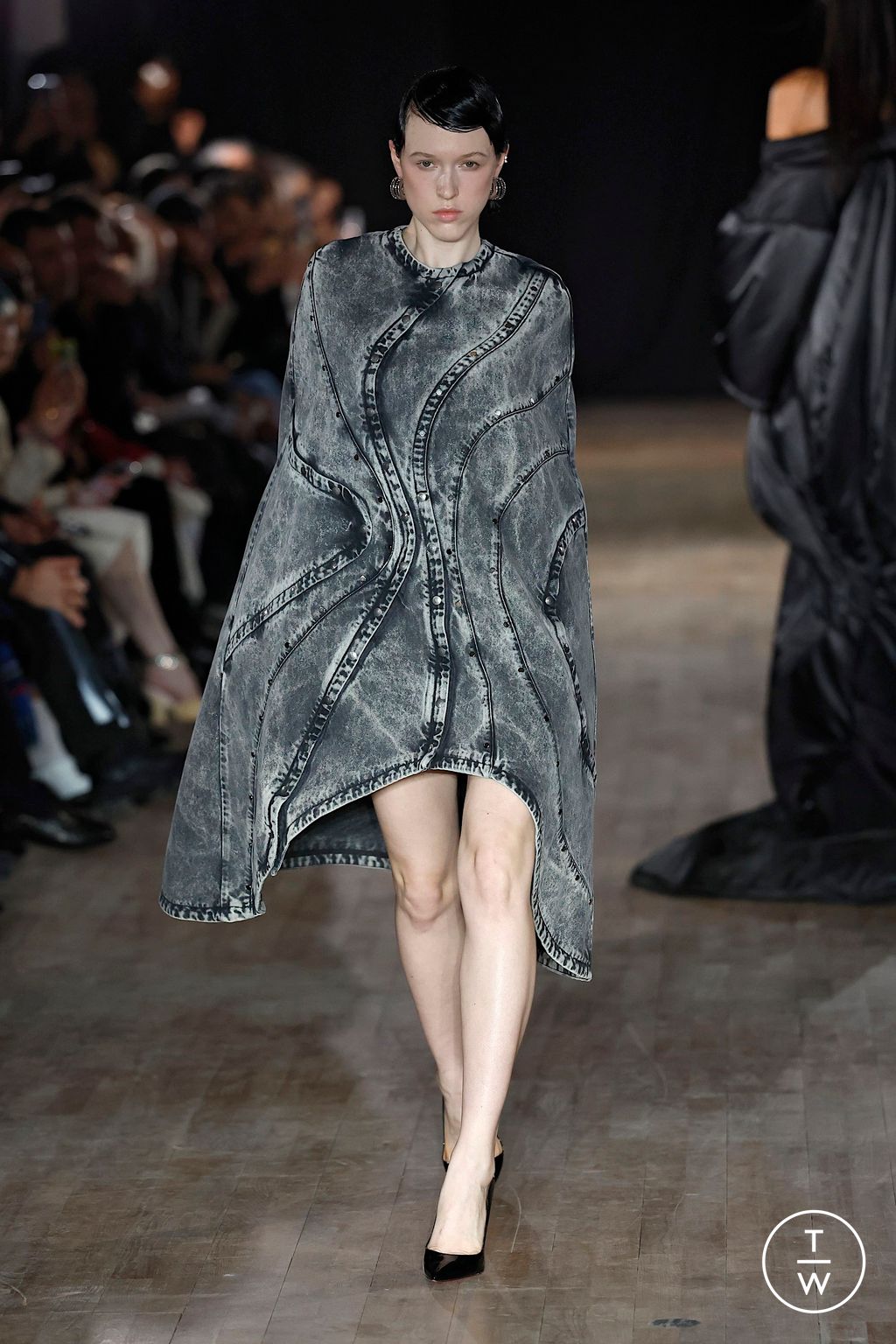 Fashion Week Paris Fall/Winter 2025 look 35 from the WEINSANTO collection womenswear