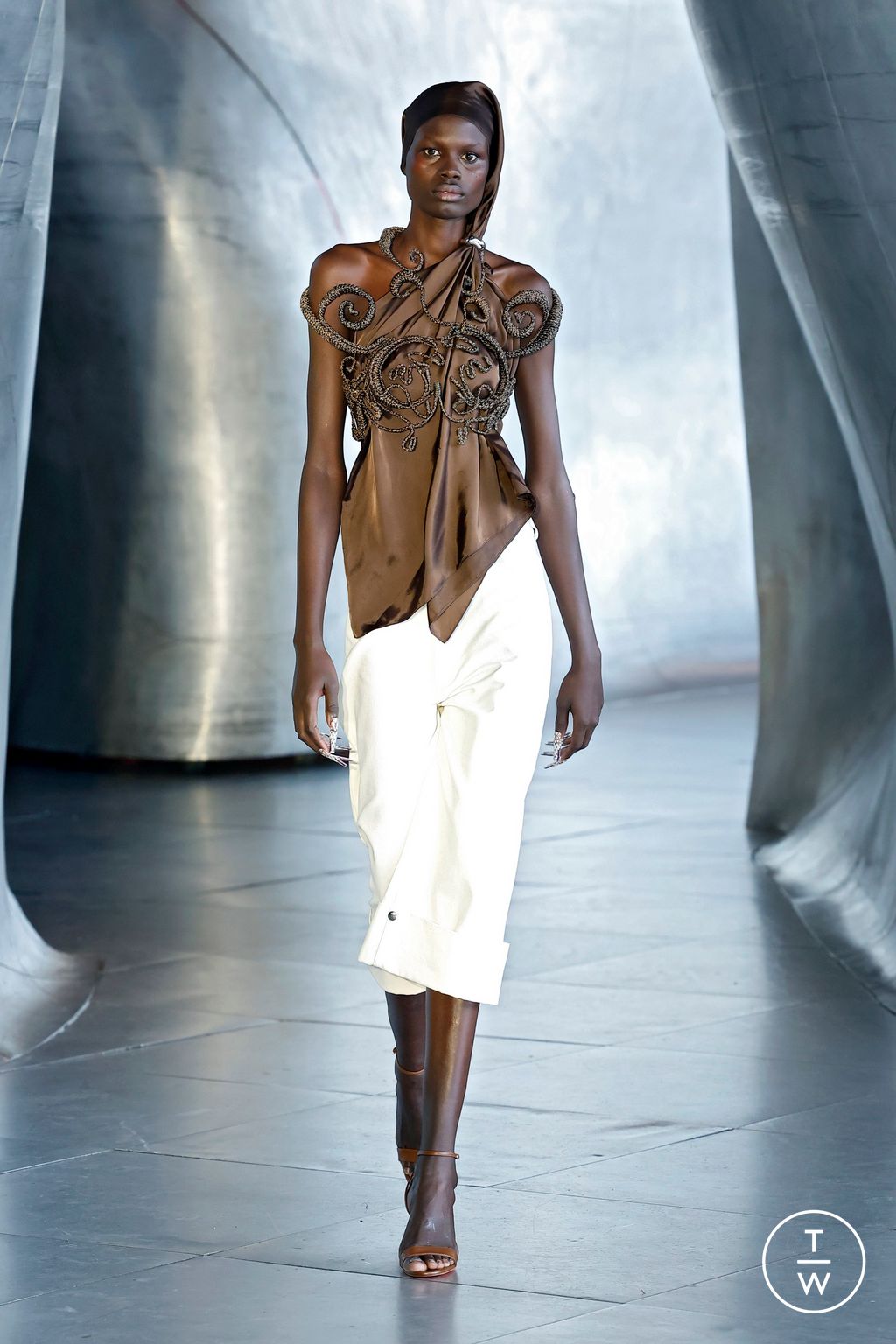 Fashion Week Paris Spring/Summer 2025 look 19 de la collection WEINSANTO womenswear