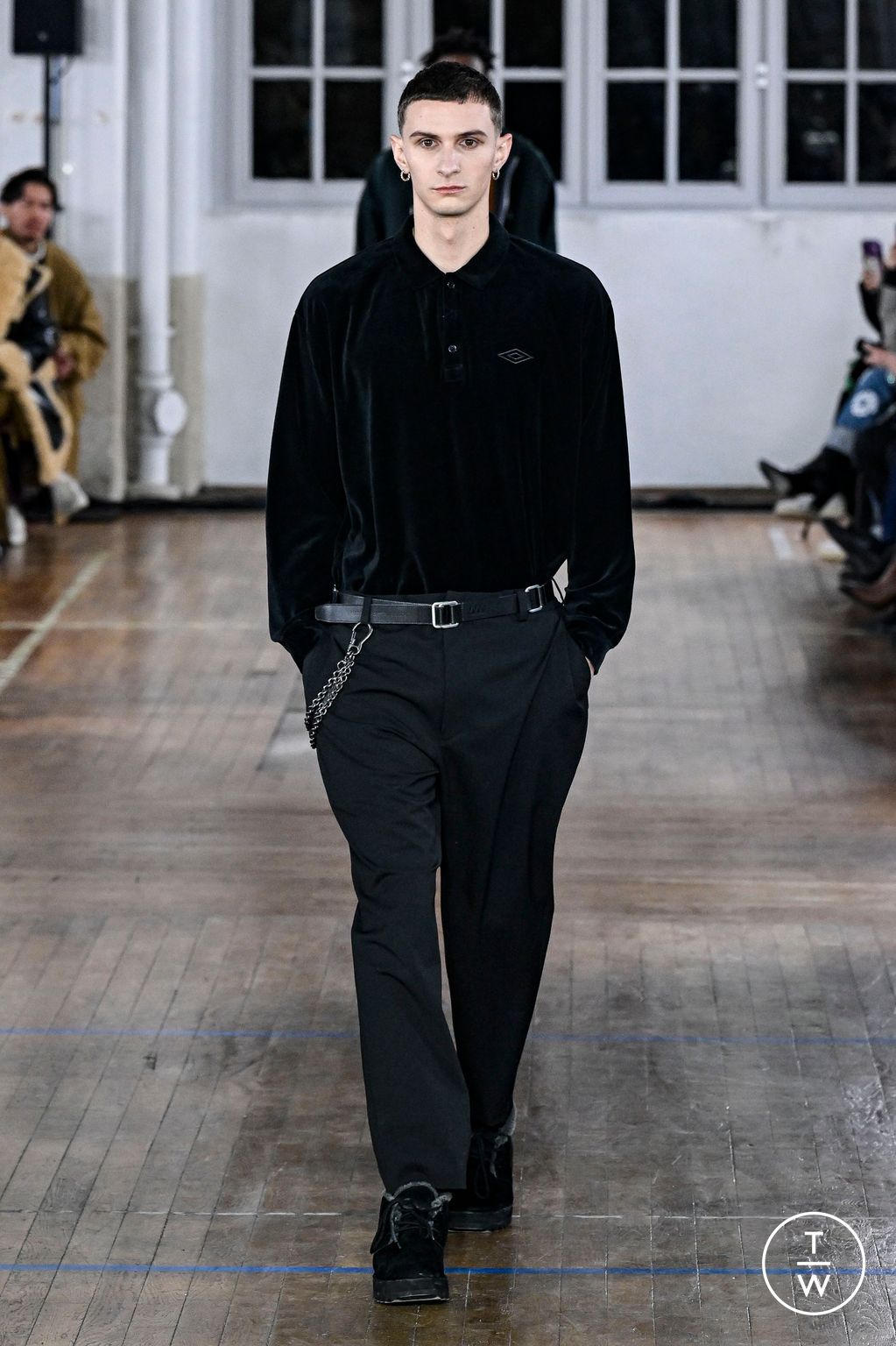 Fashion Week Paris Fall/Winter 2024 look 37 from the White Mountaineering collection menswear