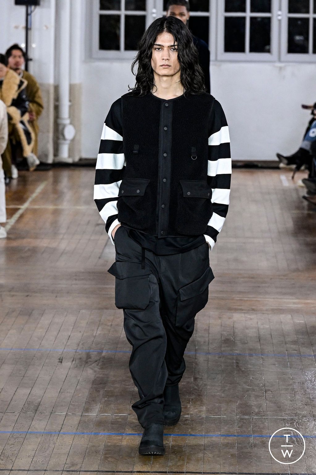 Fashion Week Paris Fall/Winter 2024 look 39 from the White Mountaineering collection 男装