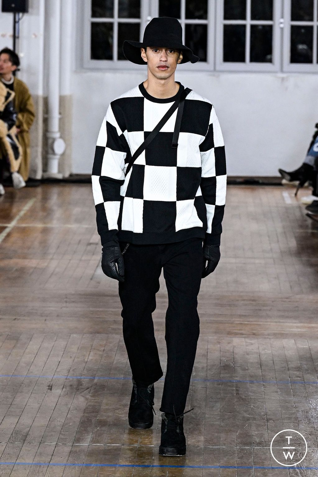 Fashion Week Paris Fall/Winter 2024 look 40 from the White Mountaineering collection menswear