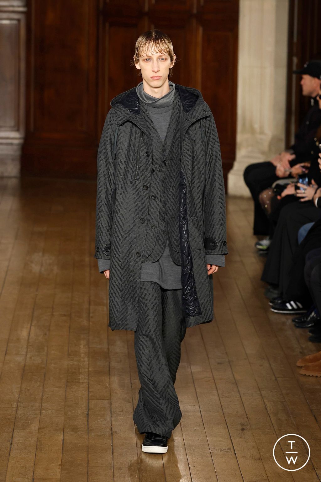 Fashion Week Paris Fall/Winter 2025 look 1 from the White Mountaineering collection menswear