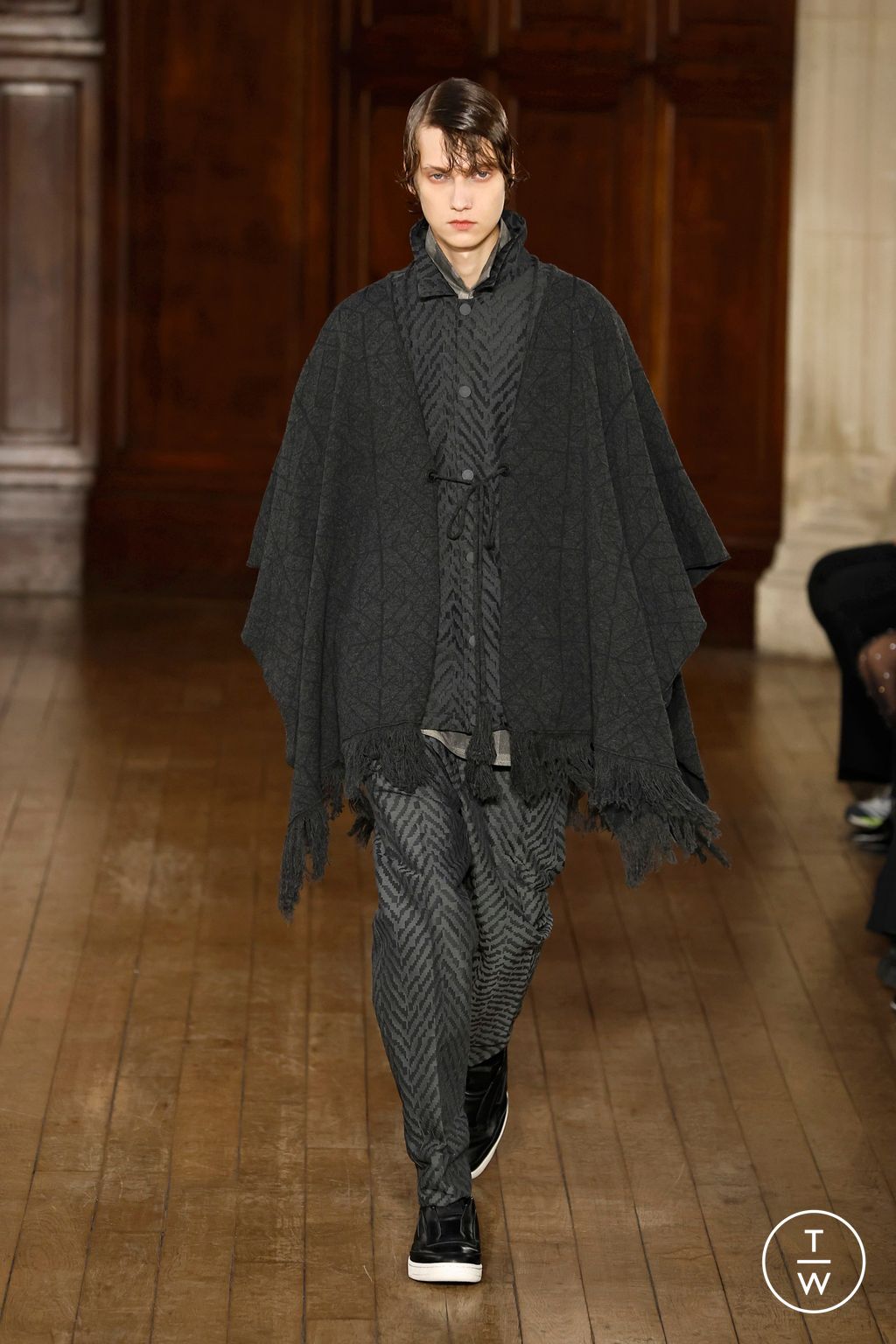Fashion Week Paris Fall/Winter 2025 look 2 from the White Mountaineering collection menswear