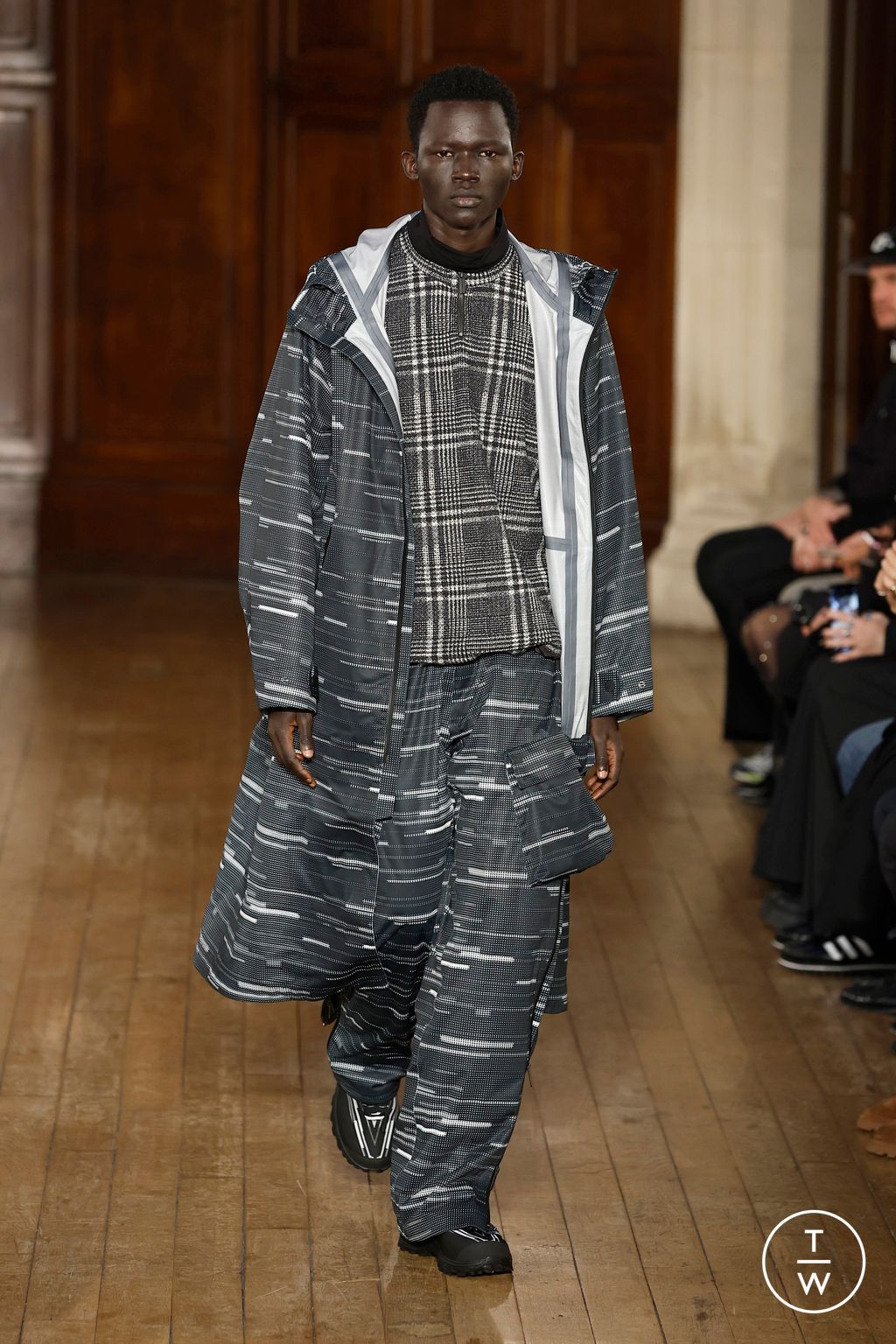 Fashion Week Paris Fall/Winter 2025 look 3 from the White Mountaineering collection menswear