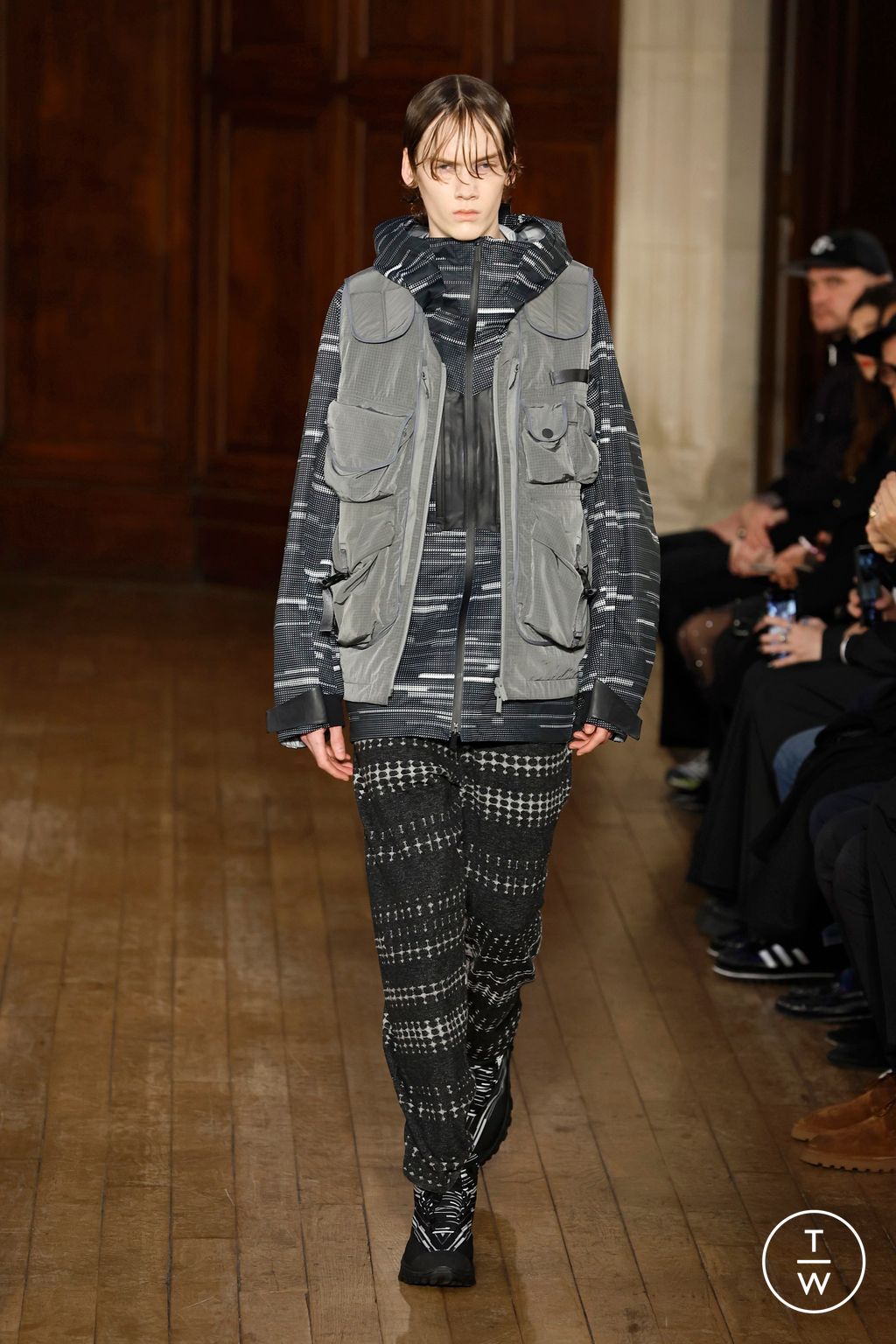 Fashion Week Paris Fall/Winter 2025 look 4 from the White Mountaineering collection menswear