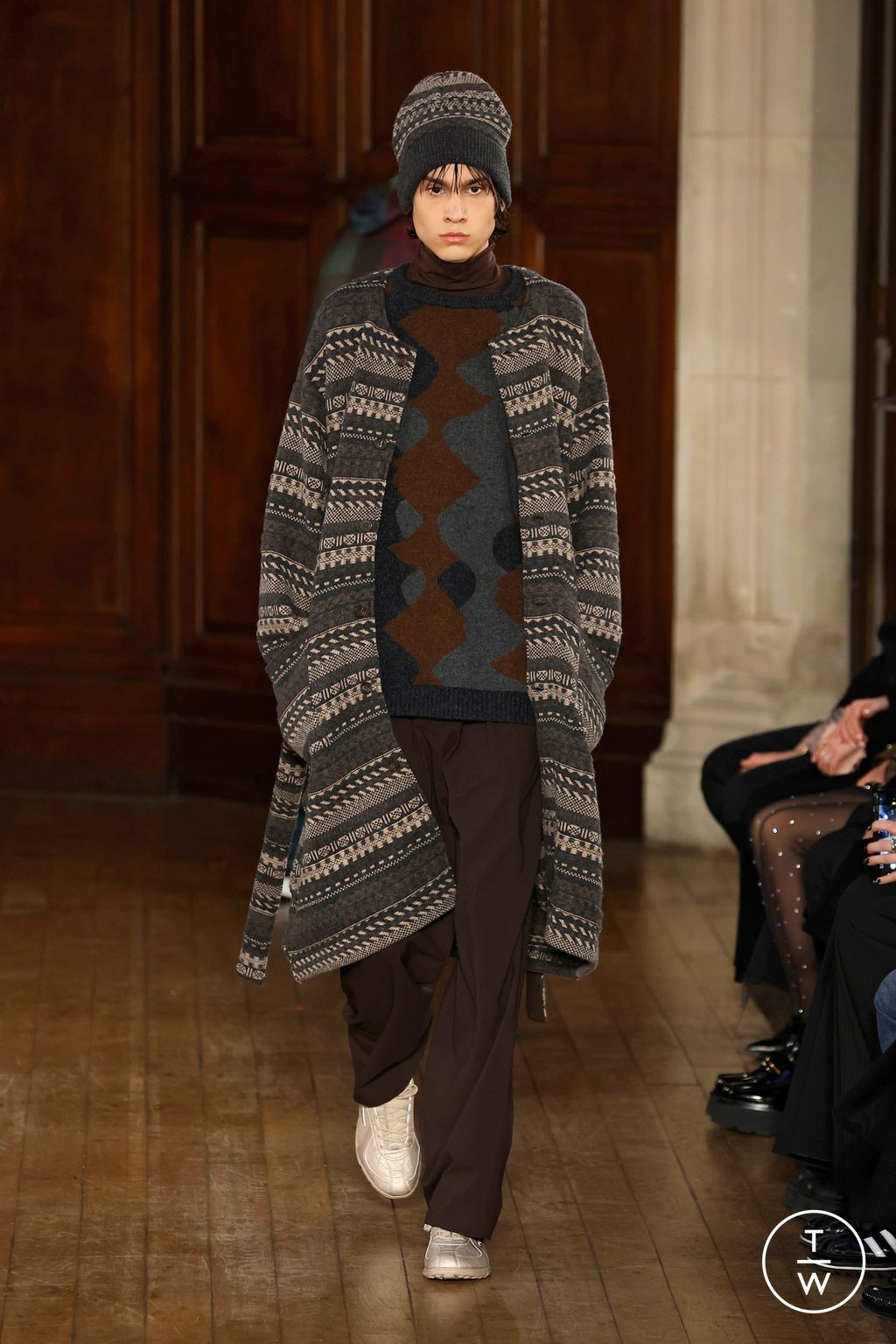 Fashion Week Paris Fall/Winter 2025 look 14 from the White Mountaineering collection menswear