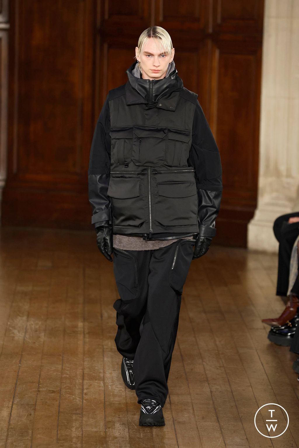 Fashion Week Paris Fall/Winter 2025 look 32 from the White Mountaineering collection menswear