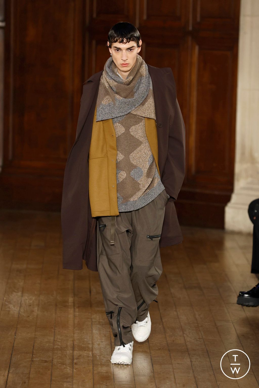 Fashion Week Paris Fall/Winter 2025 look 46 from the White Mountaineering collection menswear
