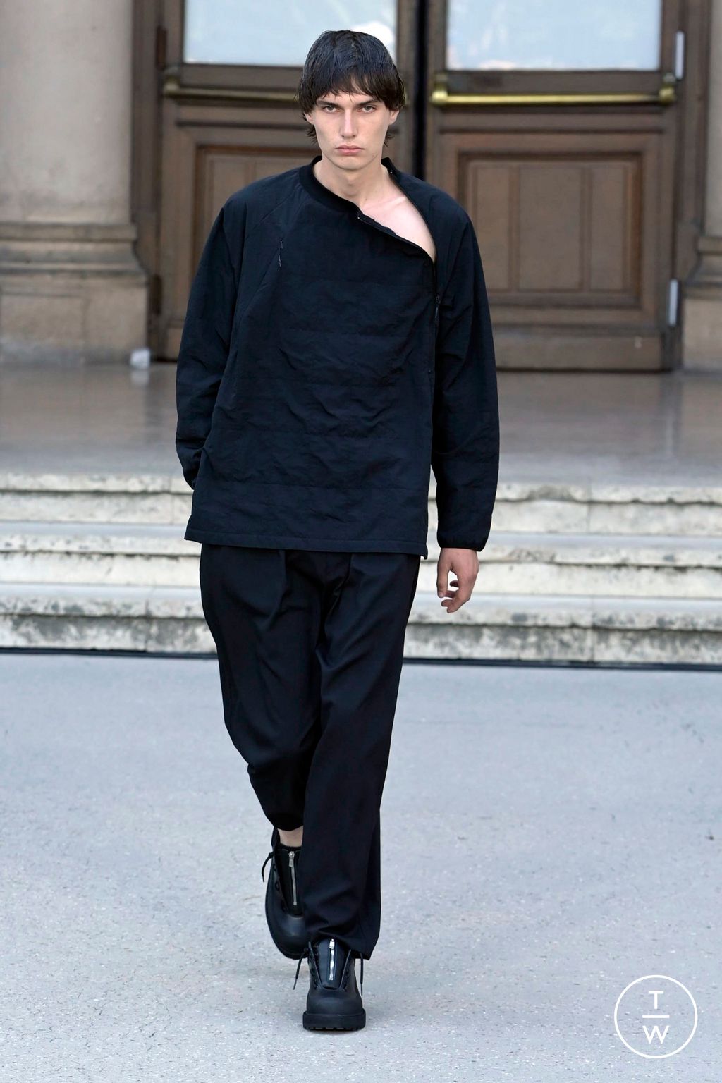 Fashion Week Paris Spring/Summer 2024 look 2 from the White Mountaineering collection menswear
