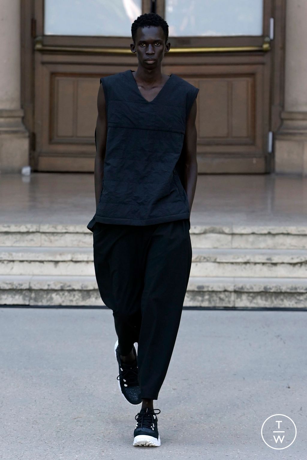 Fashion Week Paris Spring/Summer 2024 look 4 from the White Mountaineering collection menswear