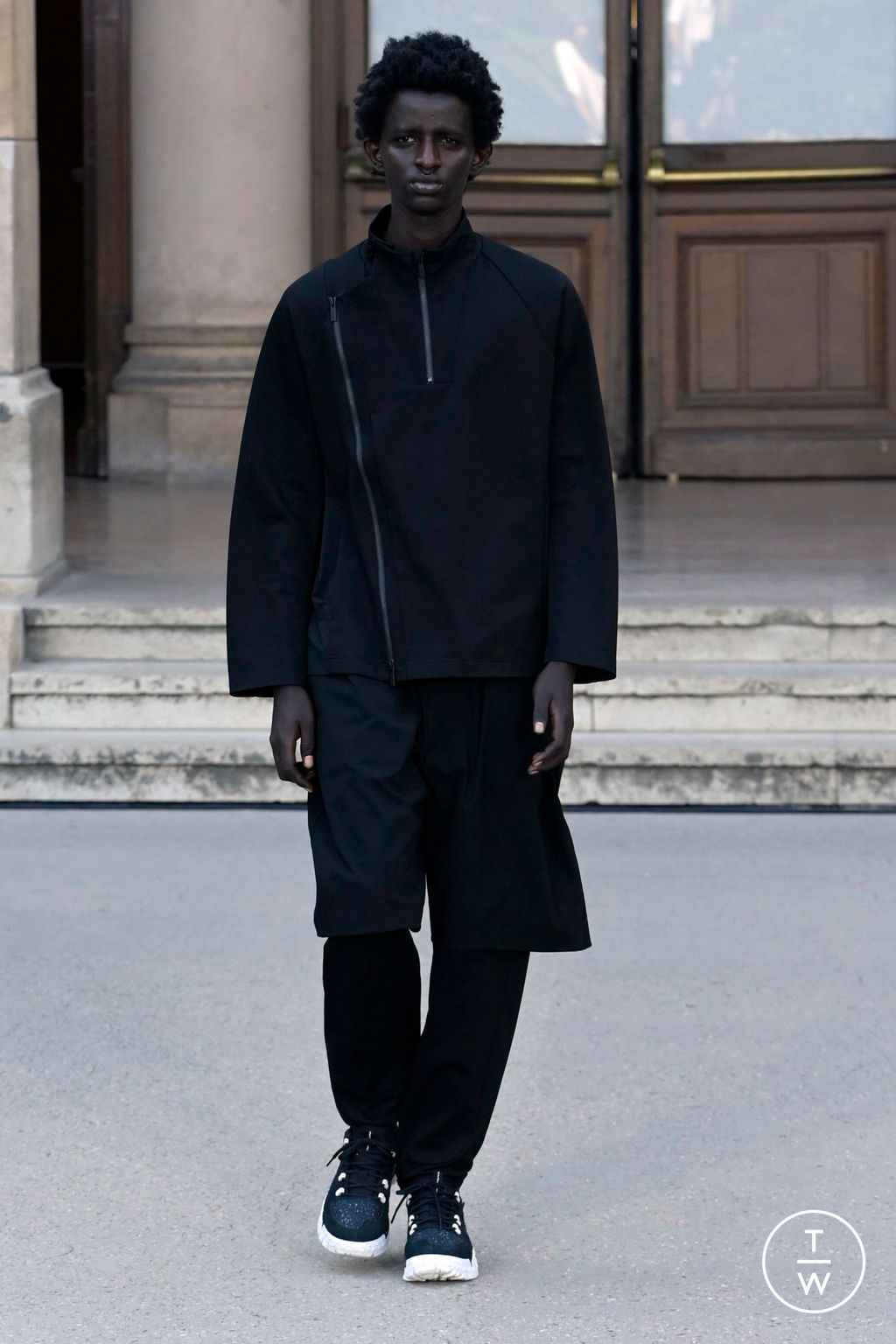 Fashion Week Paris Spring/Summer 2024 look 6 from the White Mountaineering collection menswear