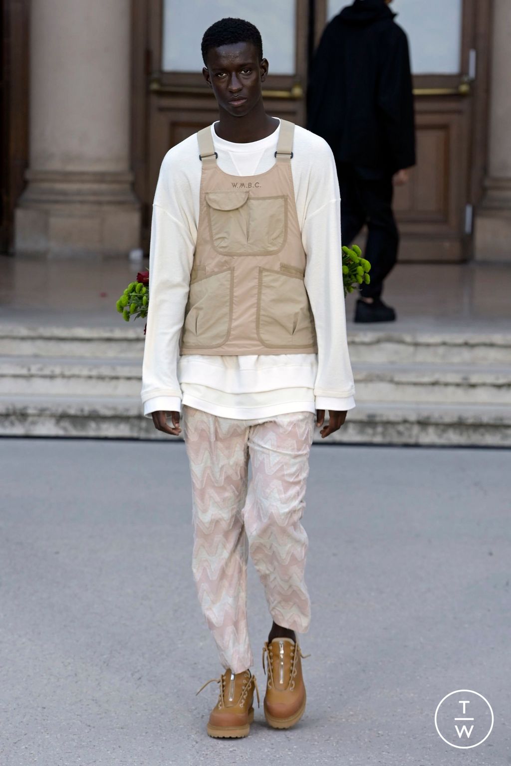 Fashion Week Paris Spring/Summer 2024 look 21 from the White Mountaineering collection menswear