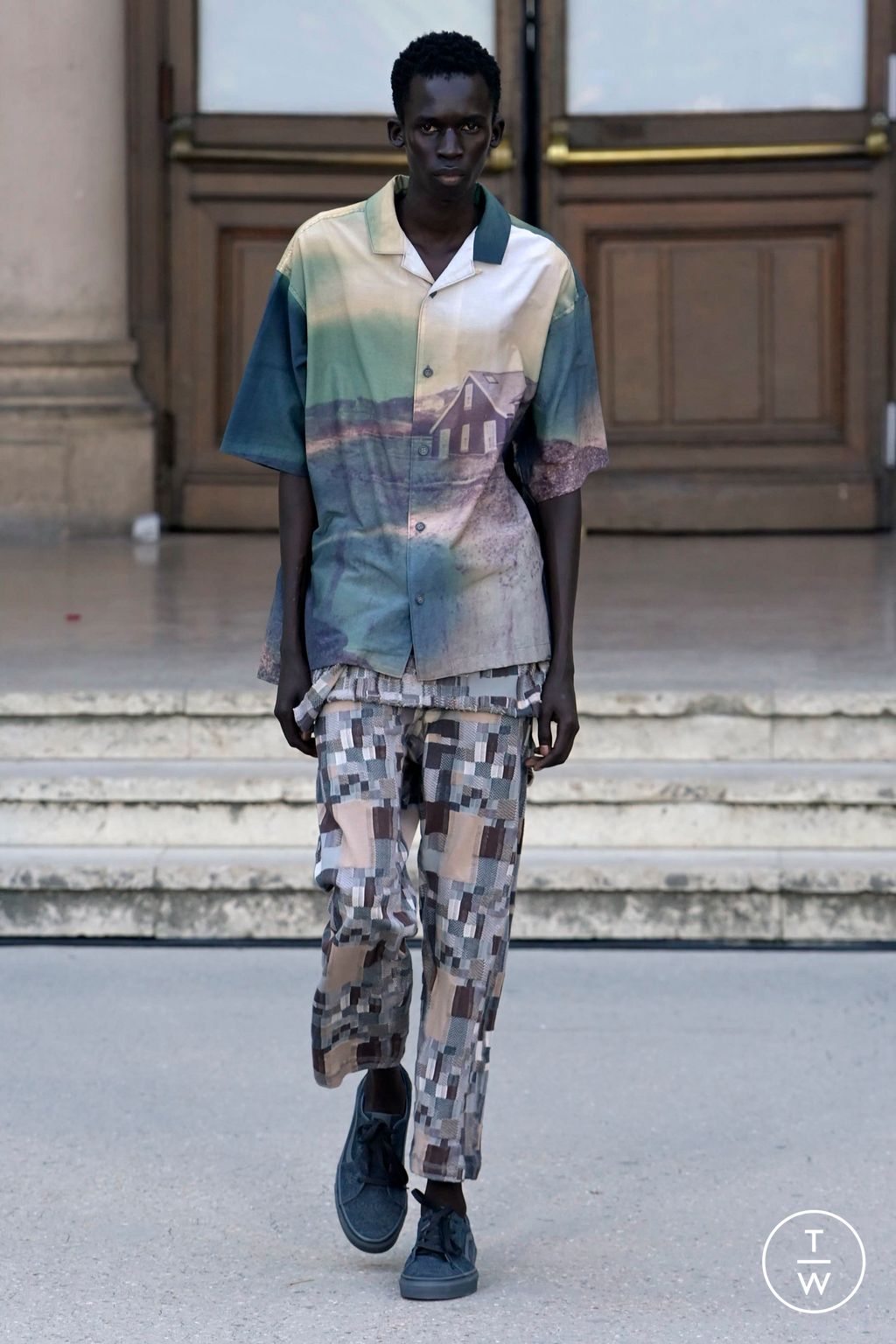 Fashion Week Paris Spring/Summer 2024 look 29 from the White Mountaineering collection 男装