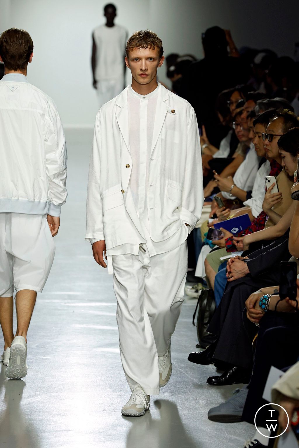 Fashion Week Paris Spring-Summer 2025 look 2 from the White Mountaineering collection 男装