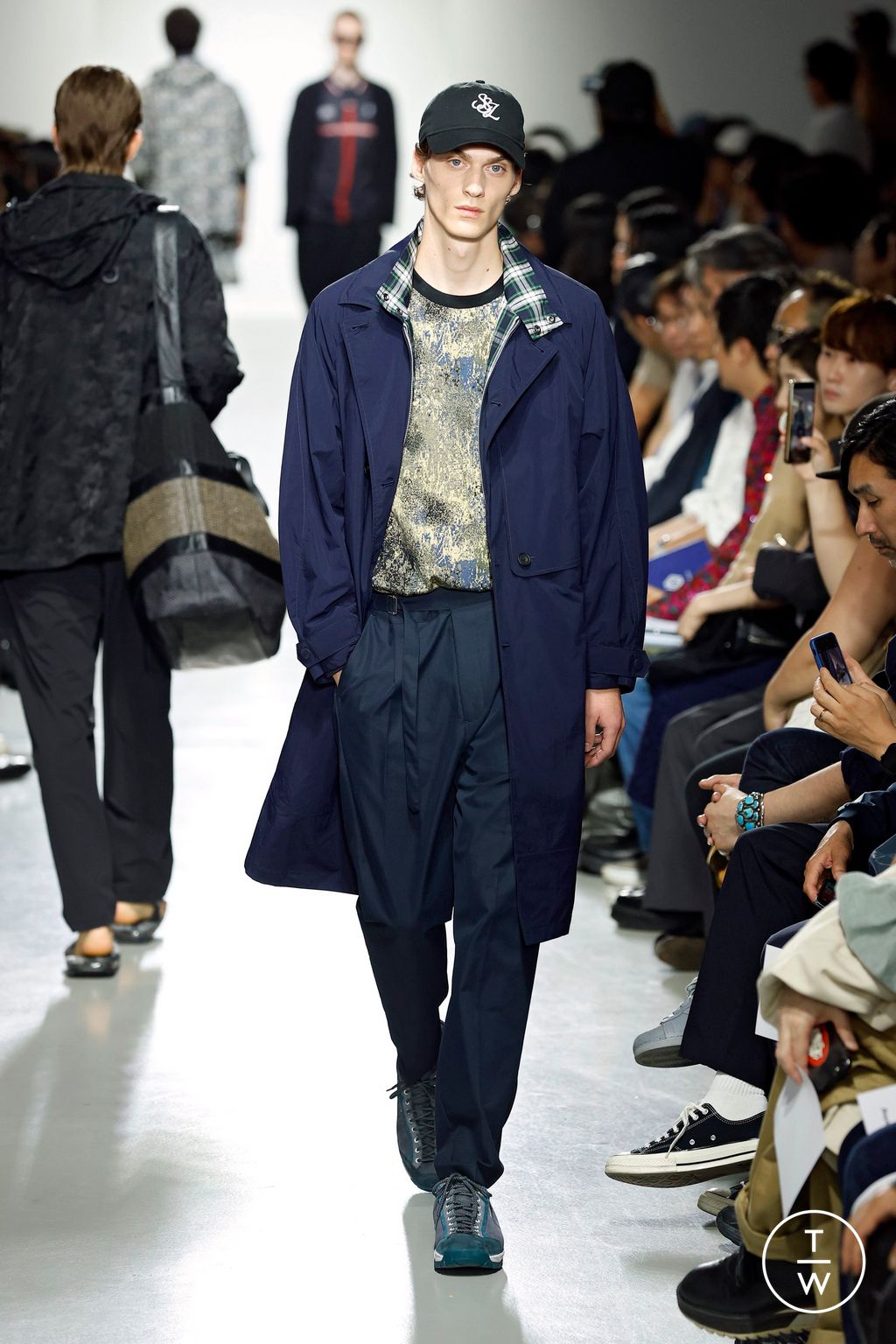 Fashion Week Paris Spring/Summer 2025 look 23 from the White Mountaineering collection menswear