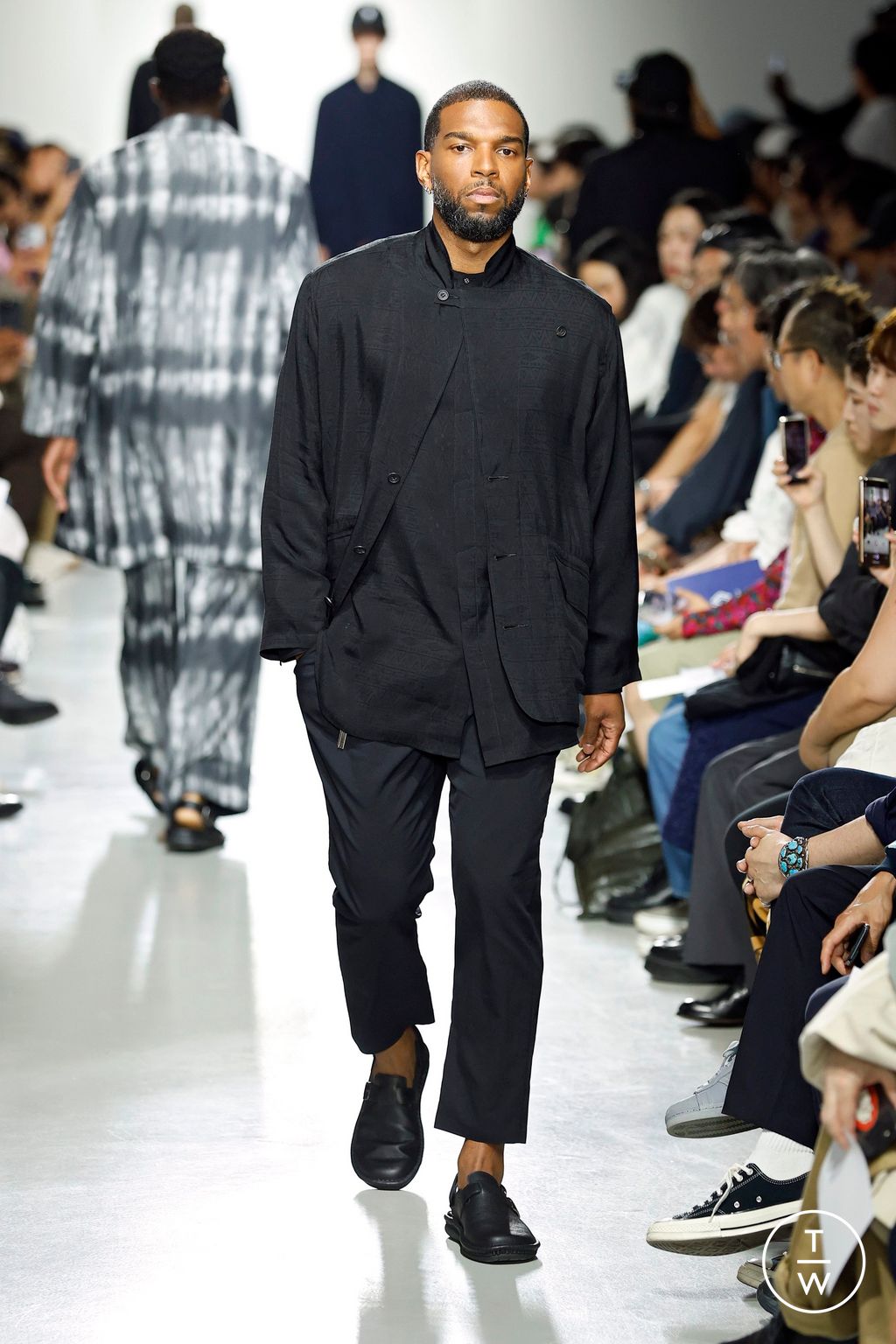 Fashion Week Paris Spring/Summer 2025 look 27 from the White Mountaineering collection menswear