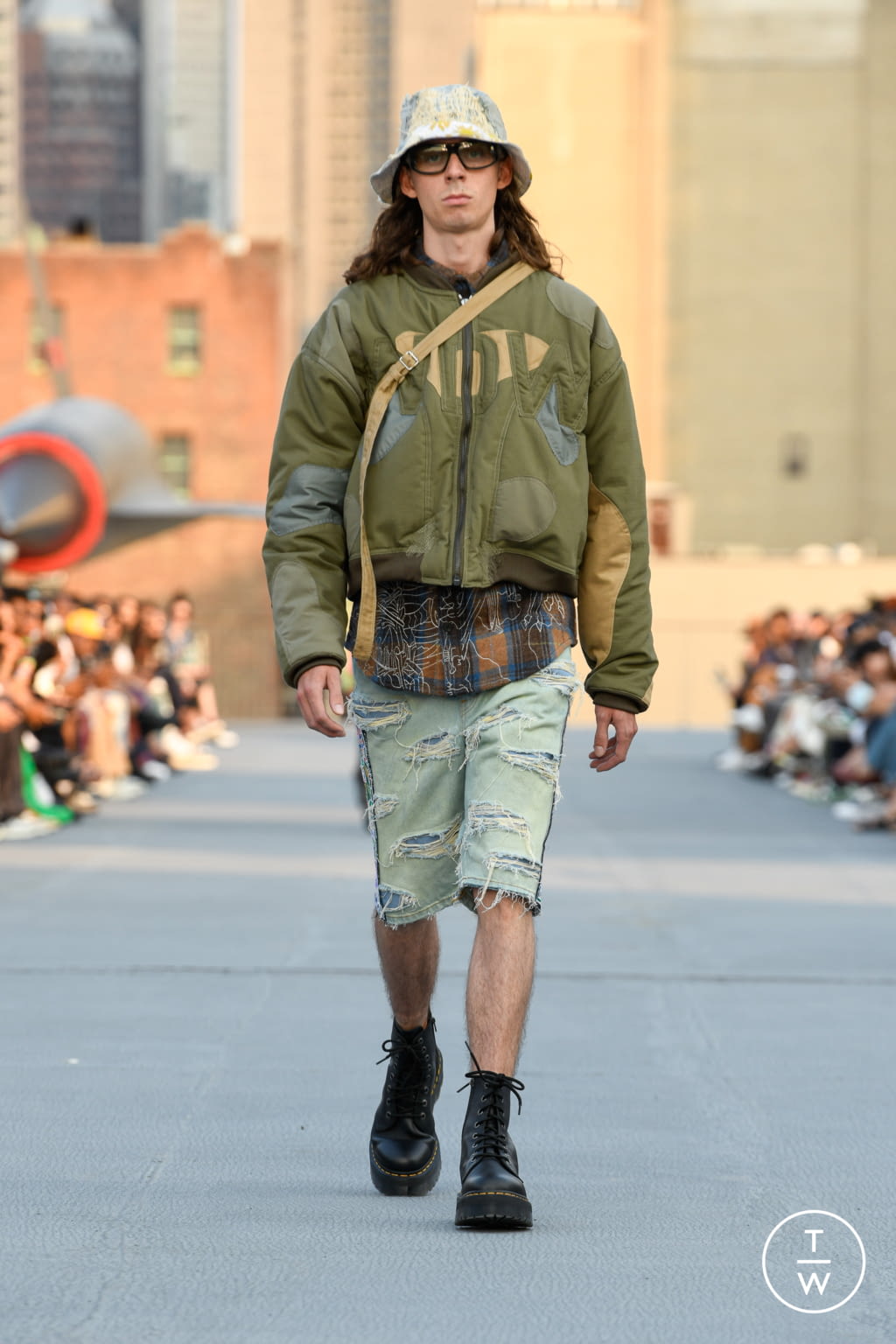 Fashion Week New York Spring/Summer 2022 look 16 de la collection Who Decides War menswear