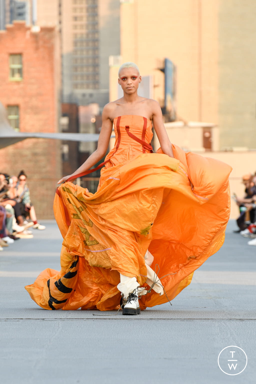 Fashion Week New York Spring/Summer 2022 look 26 de la collection Who Decides War menswear