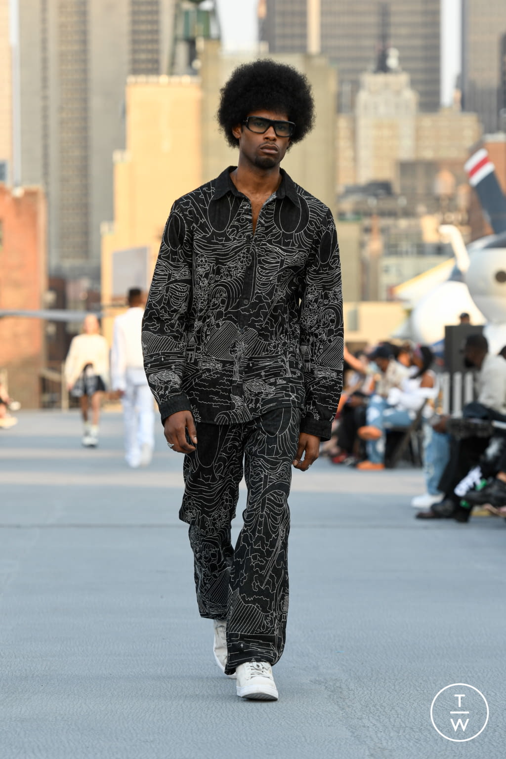 Fashion Week New York Spring/Summer 2022 look 7 from the Who Decides War collection 男装