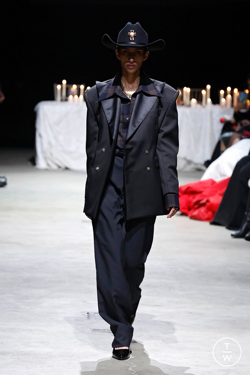 Fashion Week New York Fall/Winter 2024 look 1 de la collection Willy Chavarria womenswear